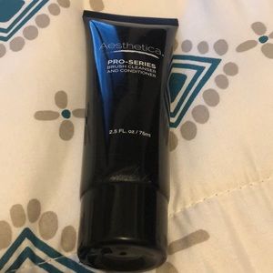 Aesthetica pro-series brush cleaner  & conditioner